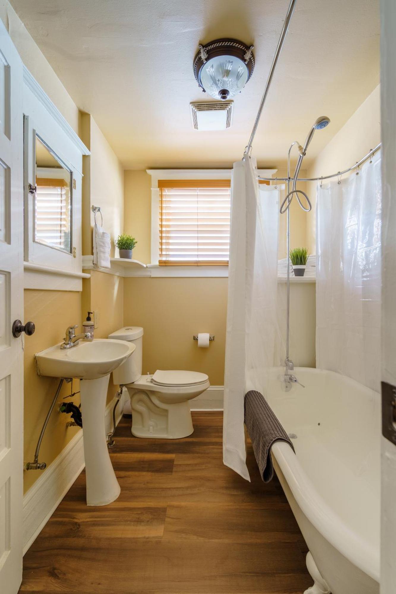 Holiday home Collection - Heart Of Portland! Newly Remodeled, 99 Walk Score *