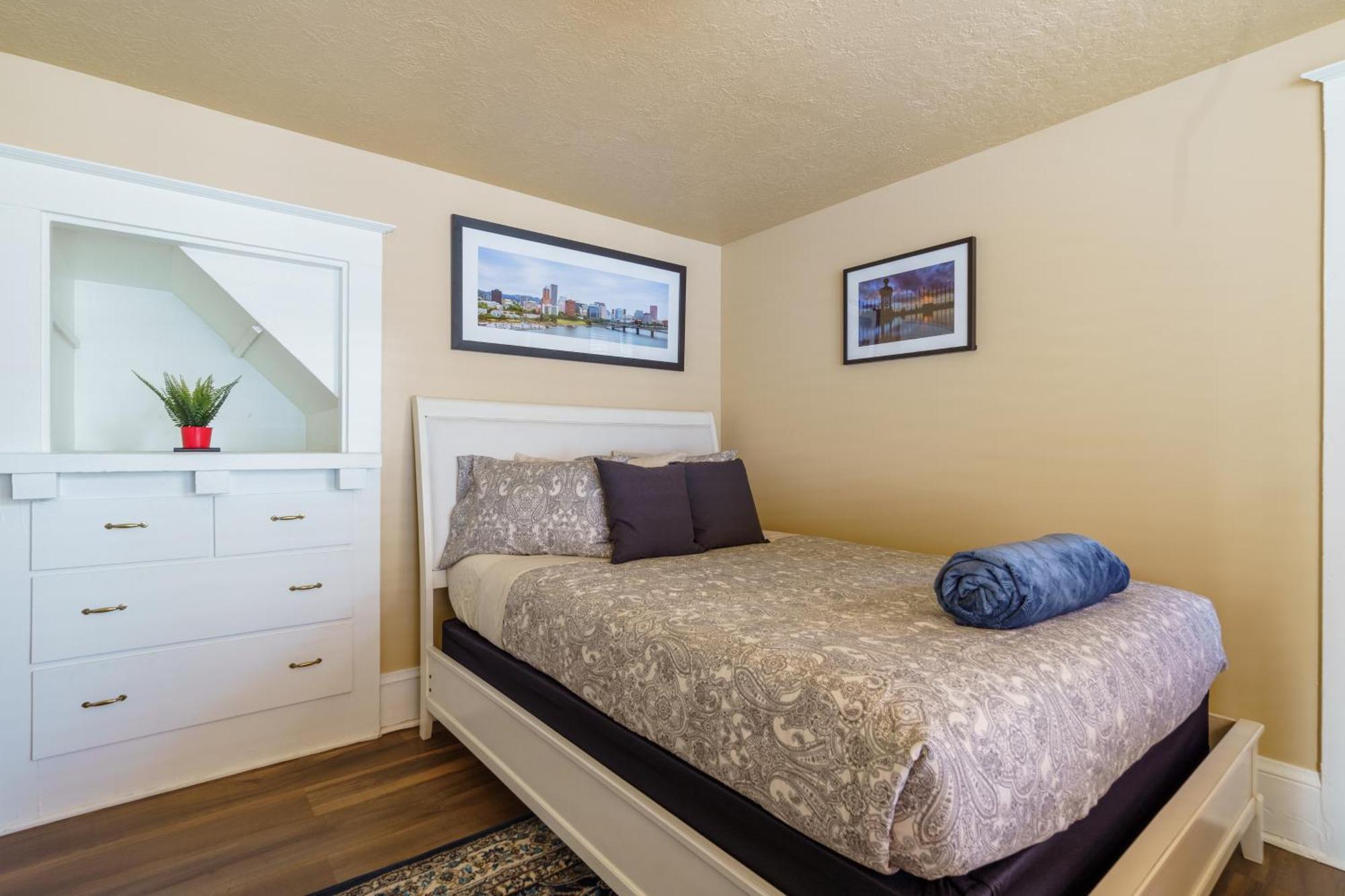 Holiday home Collection - Heart Of Portland! Newly Remodeled, 99 Walk Score *