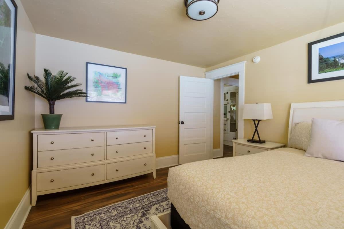 Holiday home Collection - Heart Of Portland! Newly Remodeled, 99 Walk Score