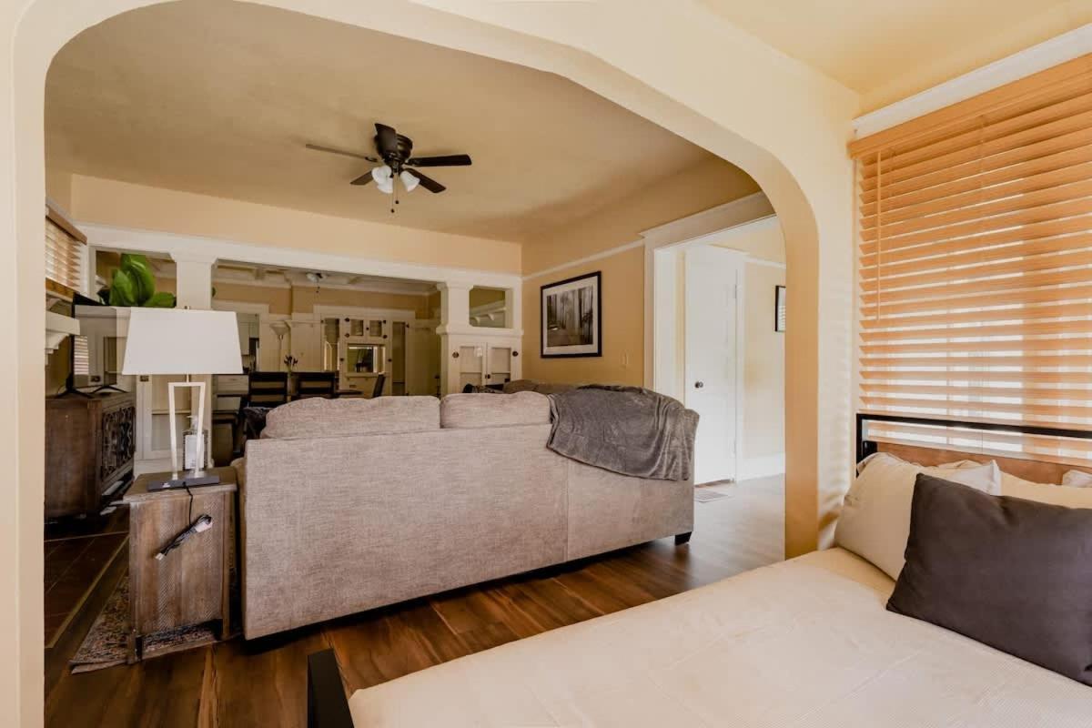 Collection - Heart Of Portland! Newly Remodeled, 99 Walk Score Holiday home Portland